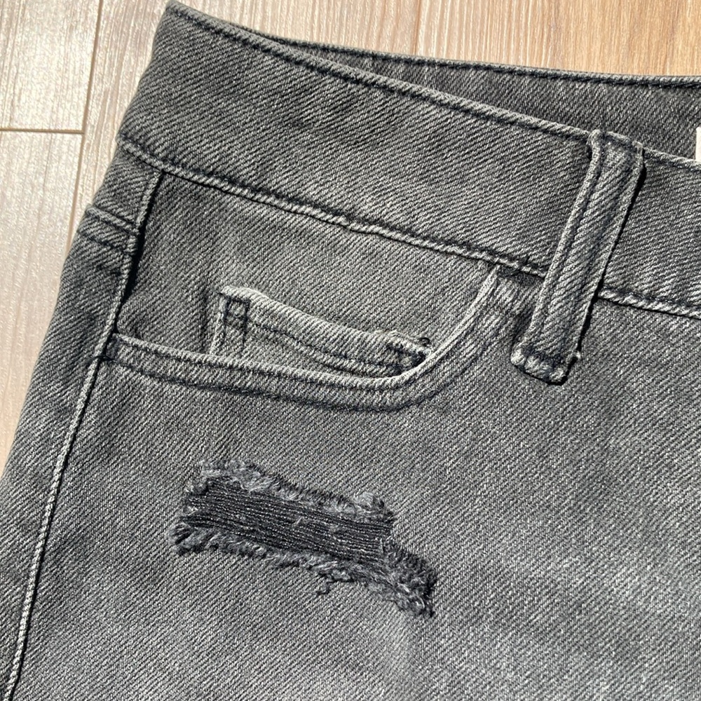 So distressed cut off denim short super high rise 2.5 in inseam 9 / 29 - Picture 7 of 17